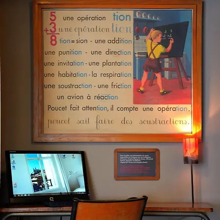 Отель College 4*