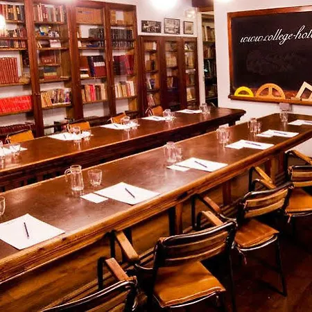 Отель College 4*