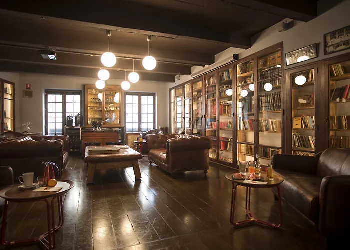 College Hotel 4*