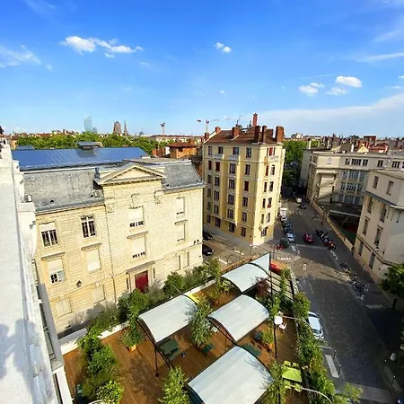 College Hotel 4*