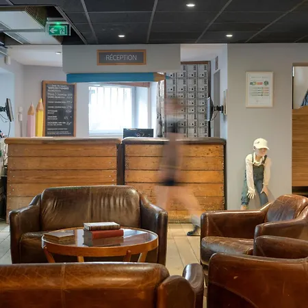 Hotel College 4*