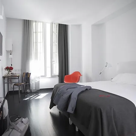 Hotel College 4*
