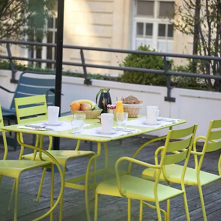 カレッジ オテル 4*