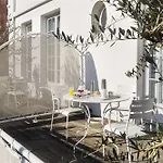 Hotel College