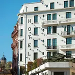 Hotel College