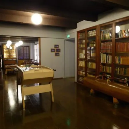 Hotel College 4*