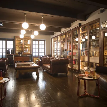 College Hotel 4*