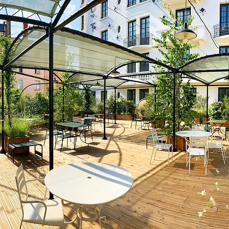 College Hotel 4*