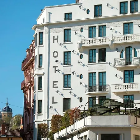 Hotel College